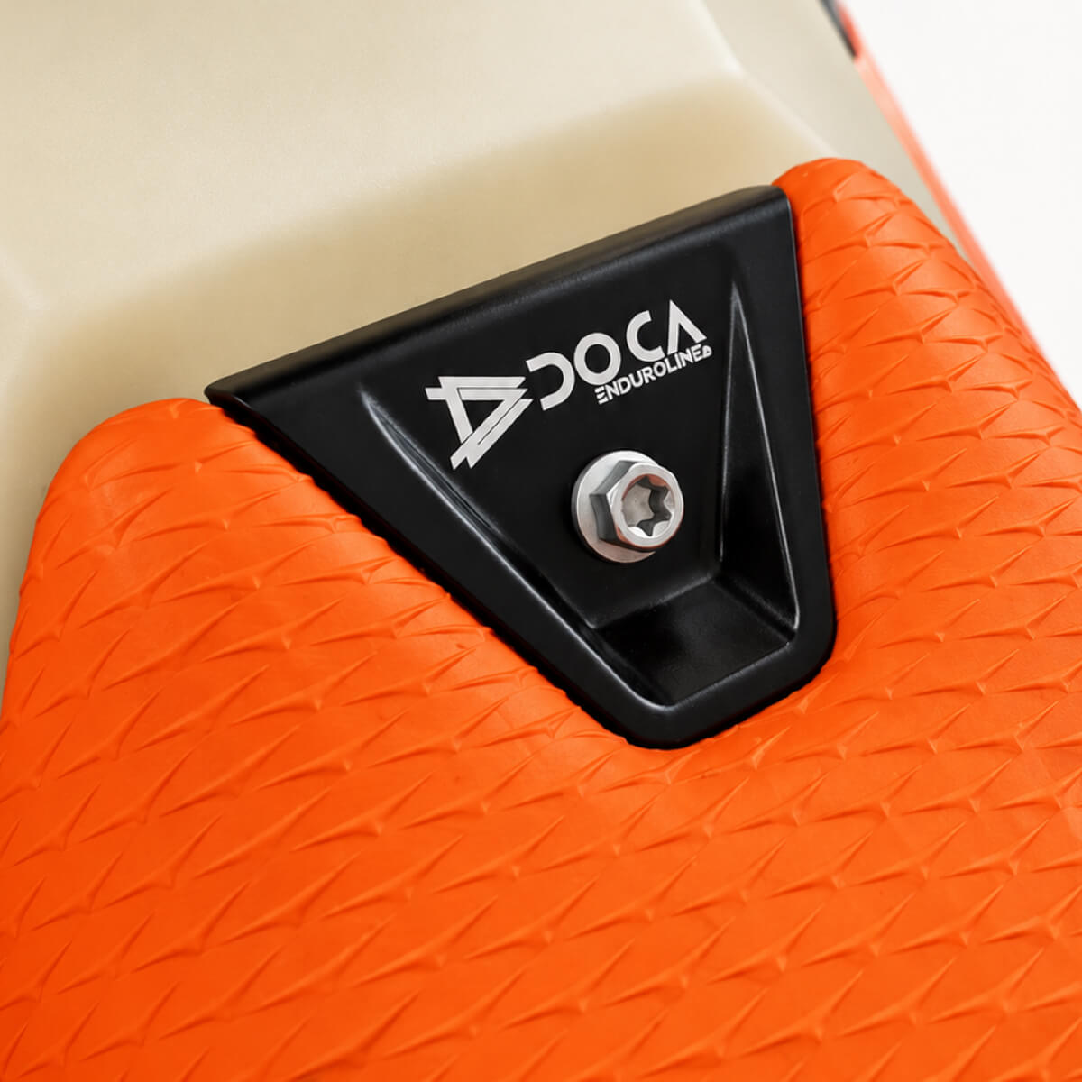 Suporte de Banco/ Assento CNC DOCA – KTM SX/ EXC/ EXC-F 23-