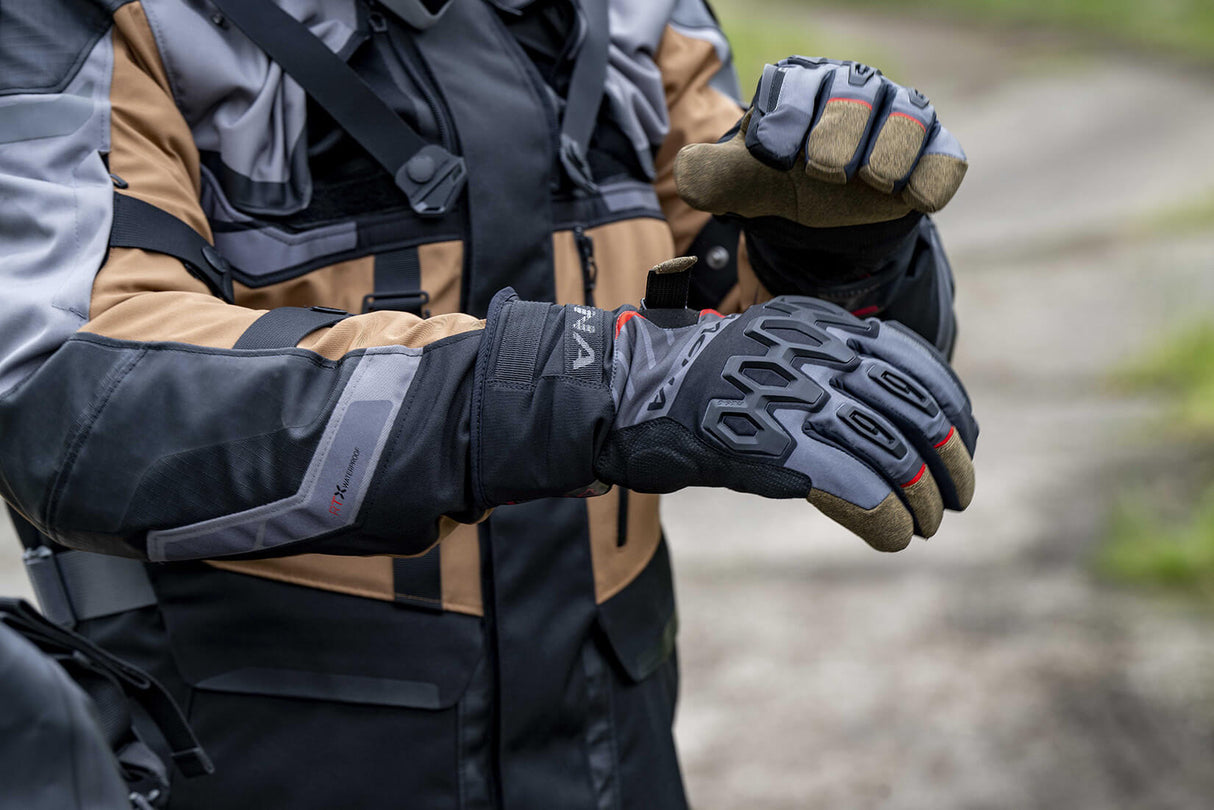 Luvas Adventure MACNA Tyrian RTX M